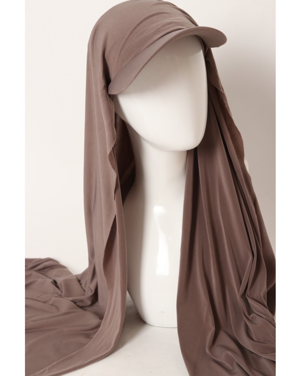 Hijab à enfiler avec casquette intégrée