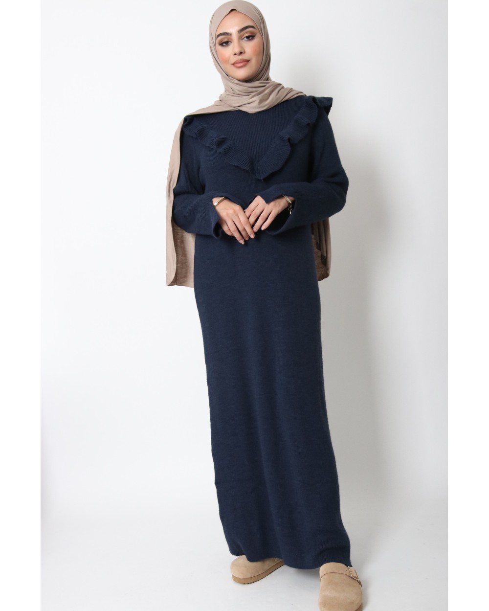 Sweater dress with small ruffles in V-neck on the bust