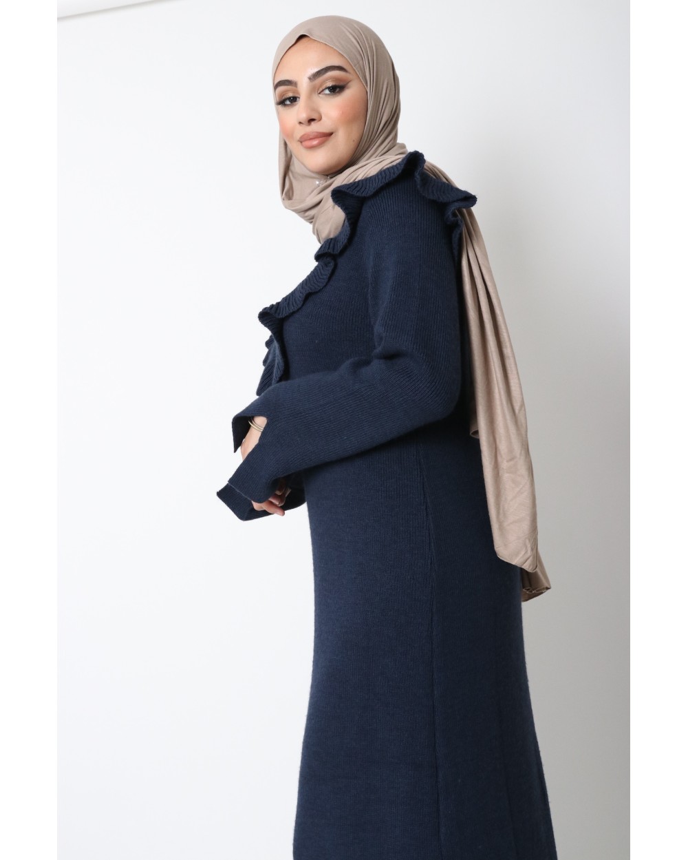 Sweater dress with small ruffles in V-neck on the bust