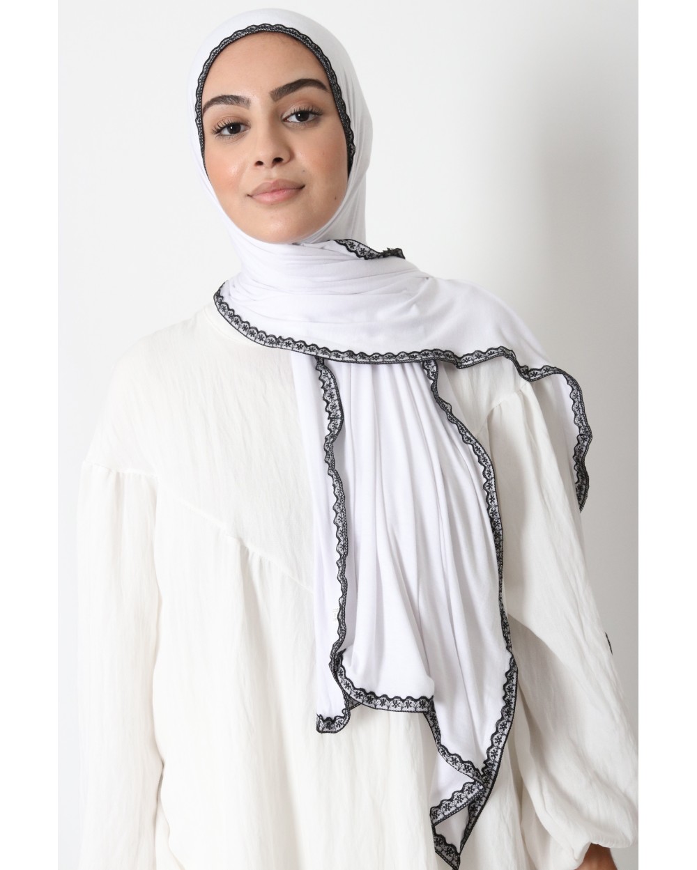 Hijab jersey contour dentelle noire