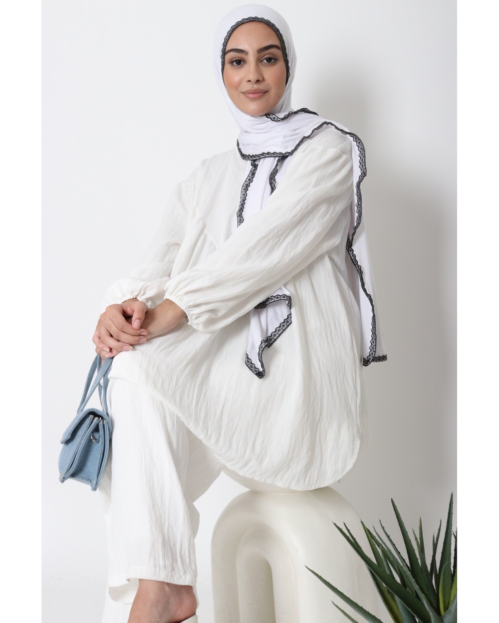 Hijab jersey contour dentelle noire