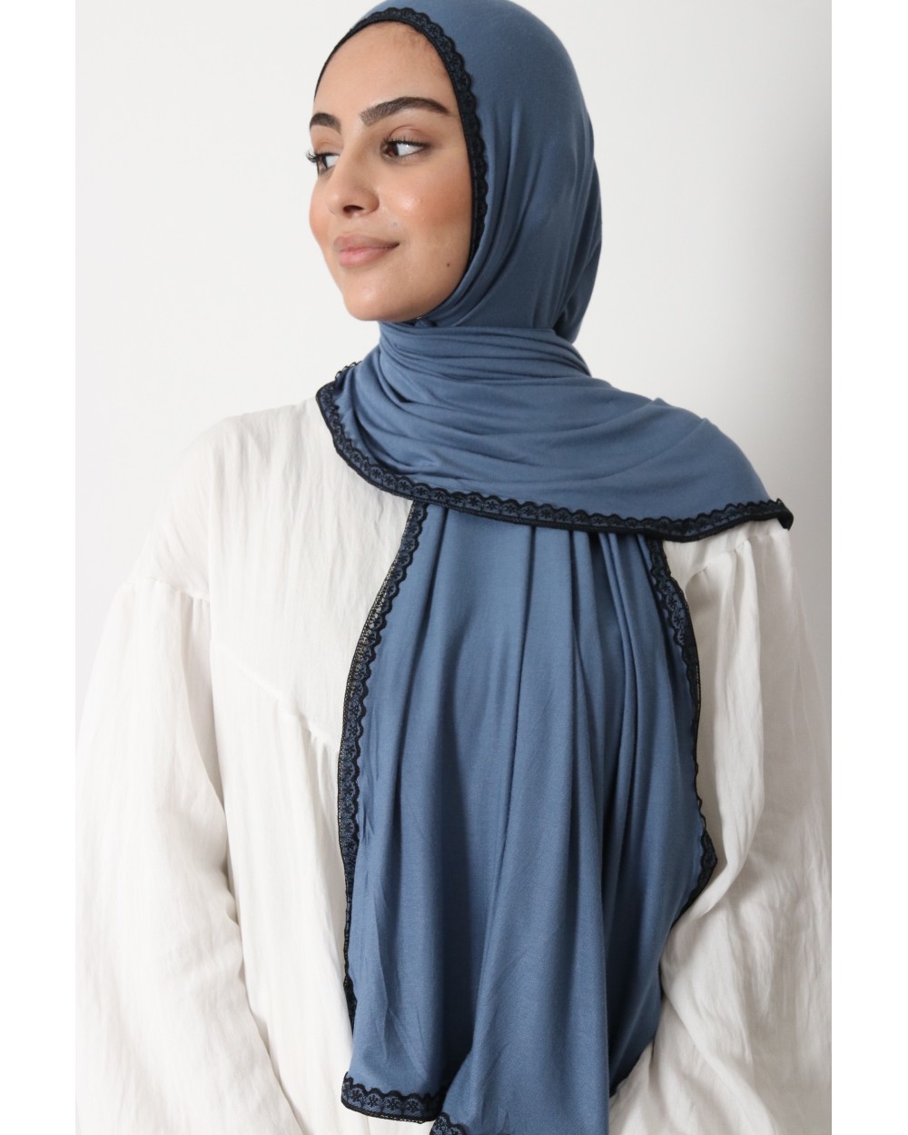 Hijab jersey contour dentelle noire