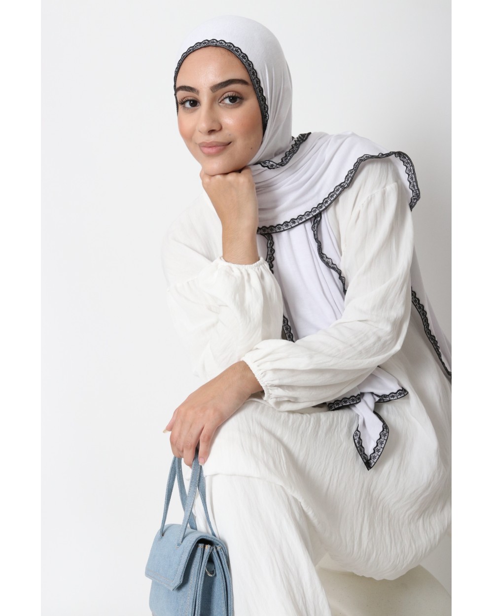 Hijab jersey contour dentelle noire