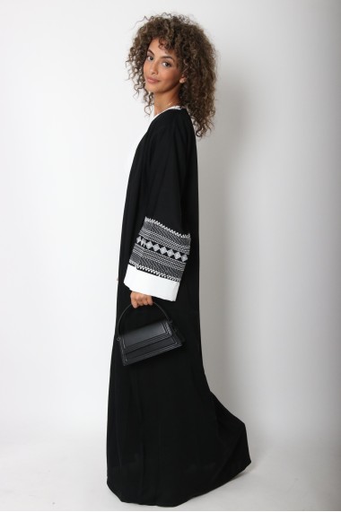 Gayah embroidered kimono set