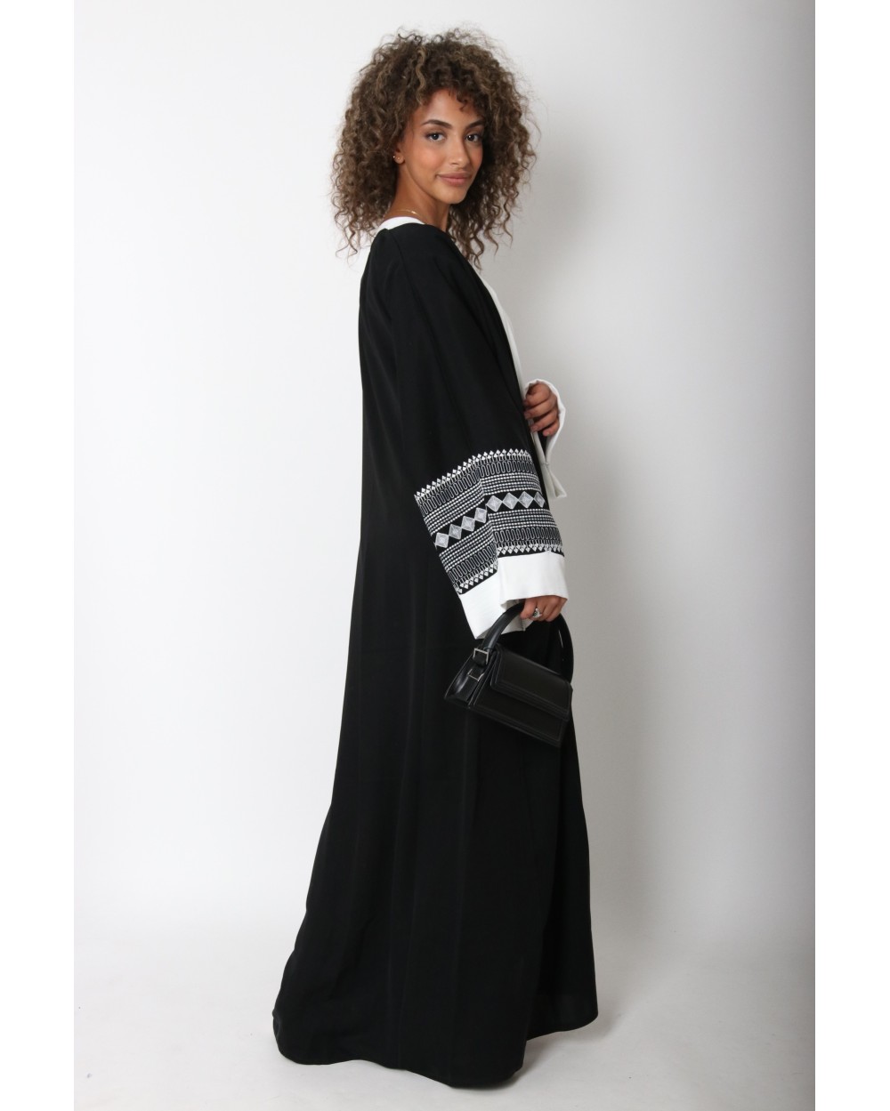 Gayah embroidered kimono set