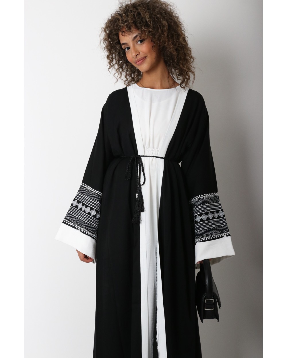 Gayah embroidered kimono set