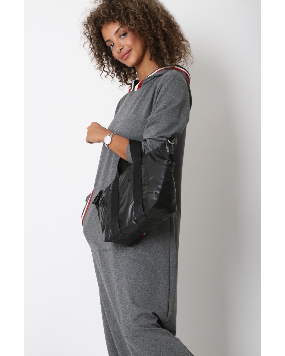 Robe longue Danya sport avec capuche et bandes de couleur