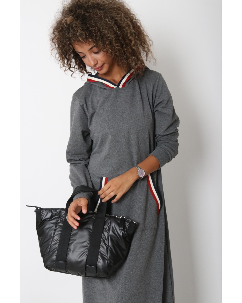 Robe longue Danya sport avec capuche et bandes de couleur
