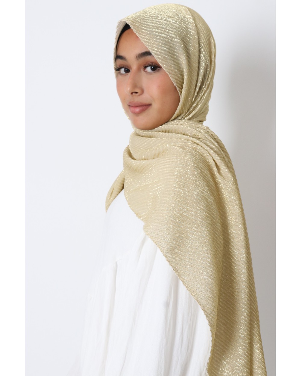 Maxi pleated and metallic hijab
