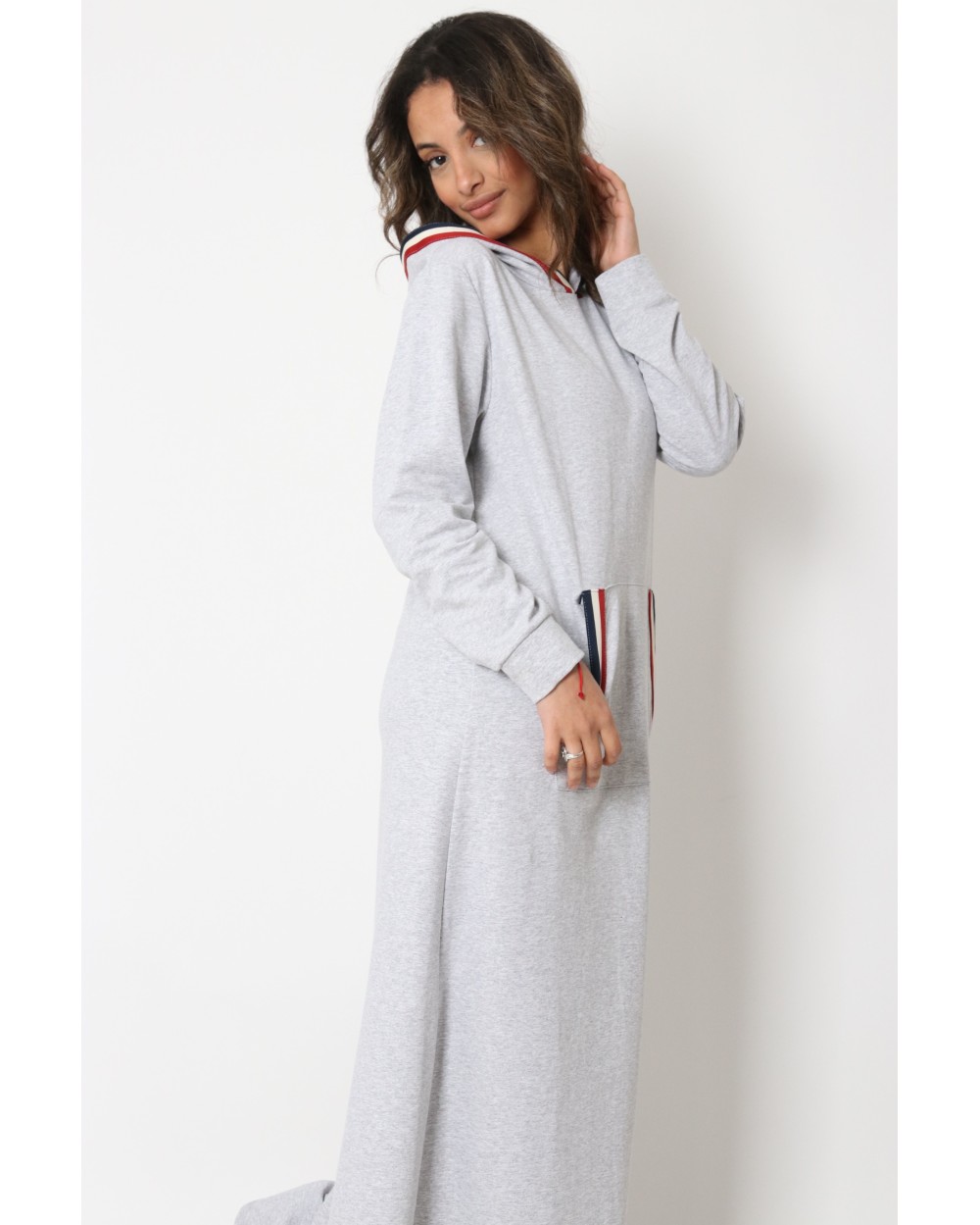 Robe longue Danya sport avec capuche et bandes de couleur