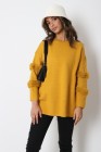 Sandra sweater with fur and bead on sleeves