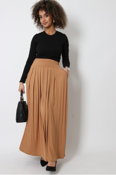 Long skirt with pockets