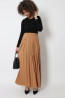 Long skirt with pockets
