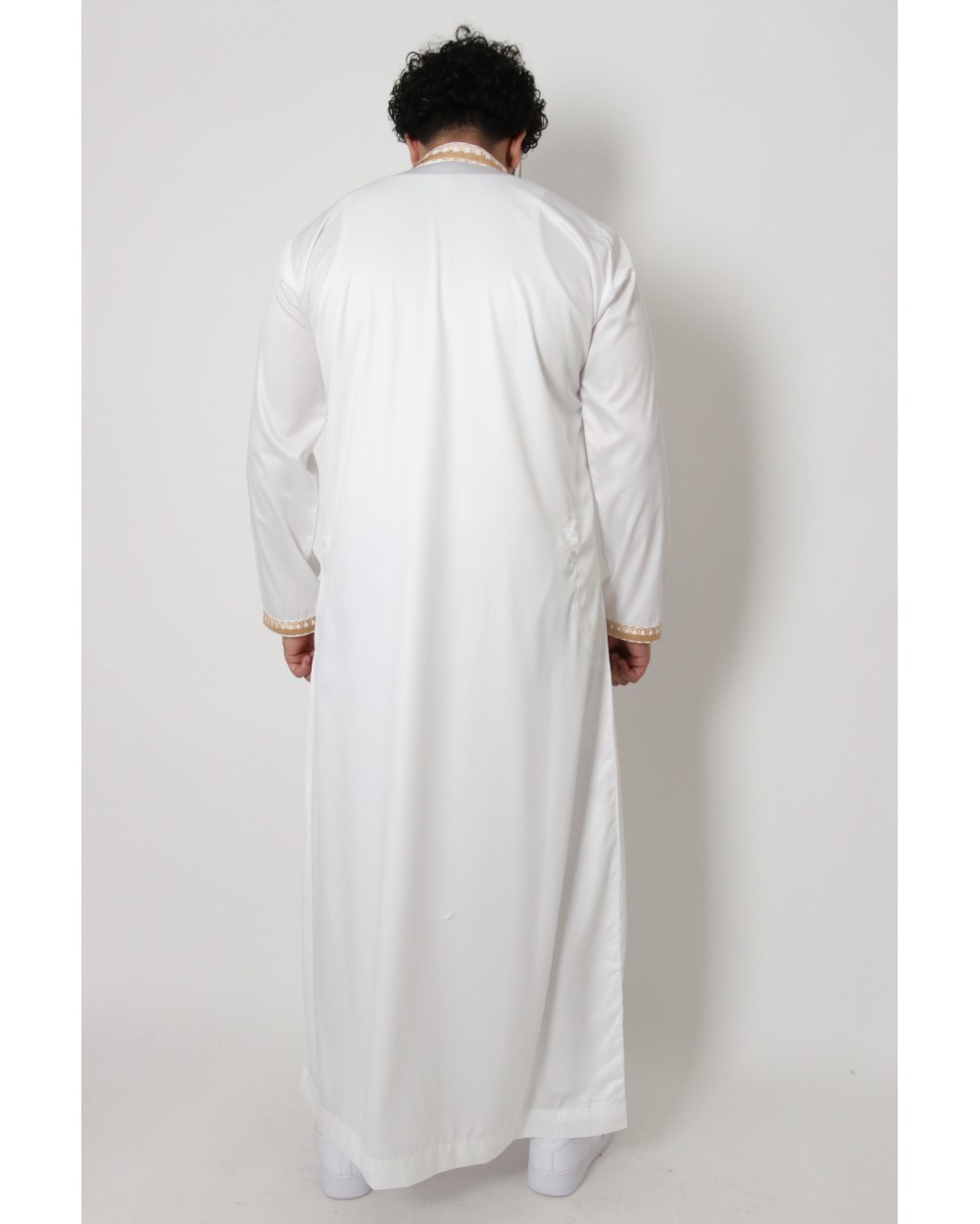 Long white thobe Dubai with gold embroidered collar