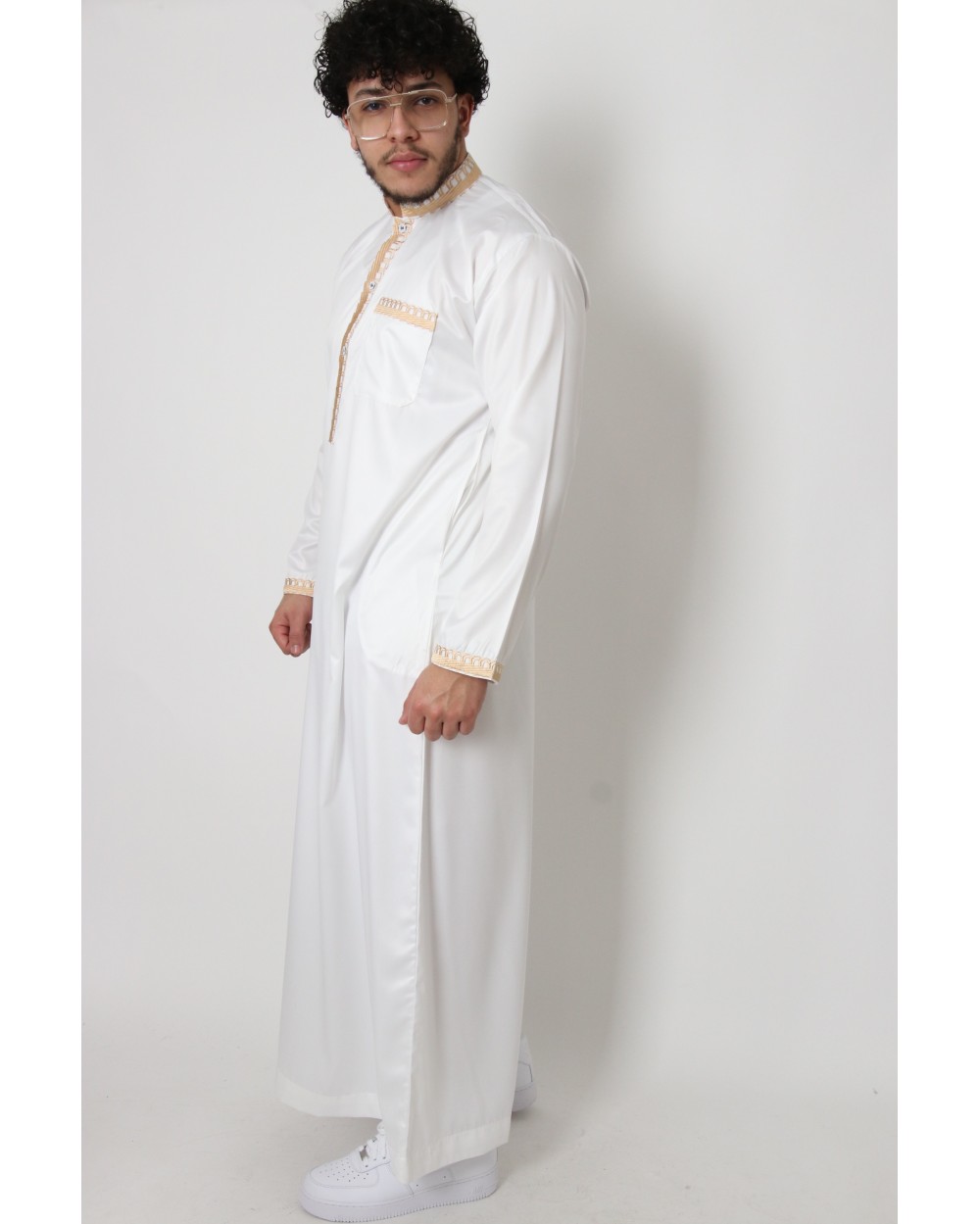 Long white thobe Dubai with gold embroidered collar