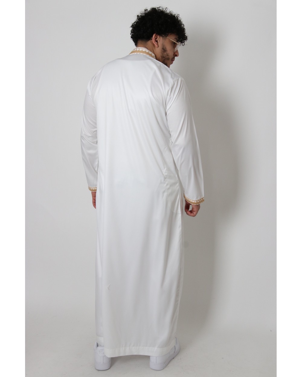 Long white thobe Dubai with gold embroidered collar