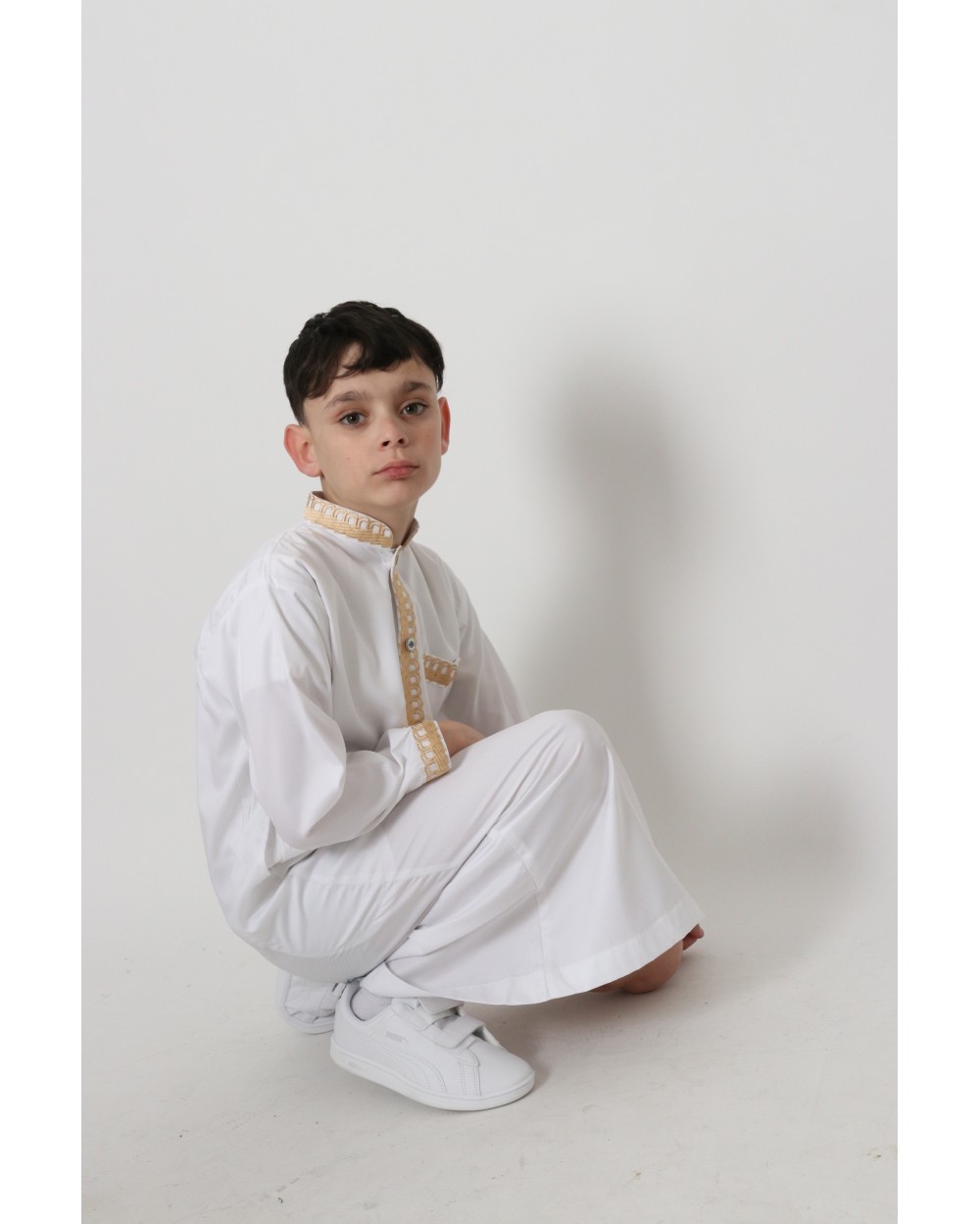 Long white thobe Dubai with golden embroidered collar for boy