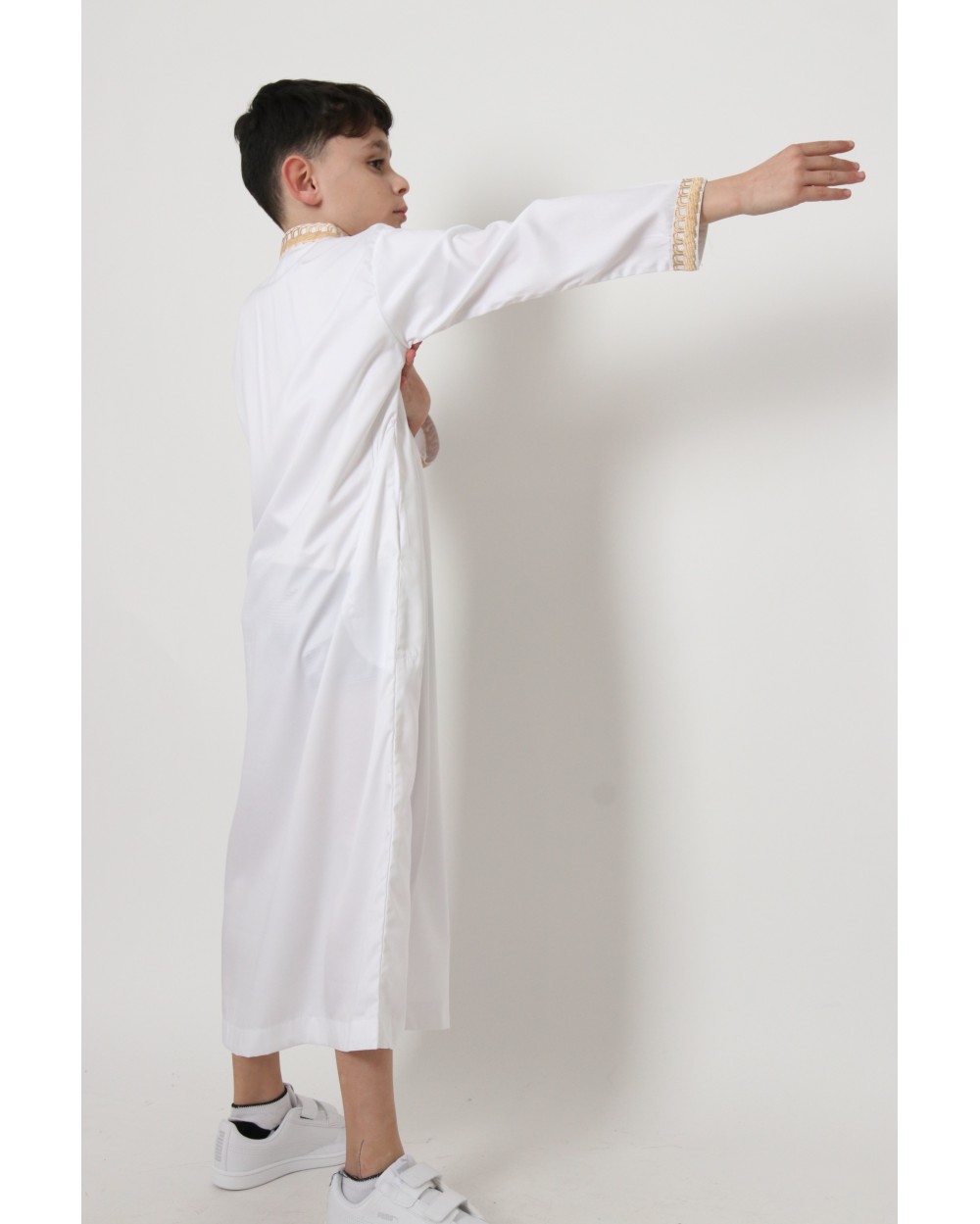 Long white thobe Dubai with golden embroidered collar for boy