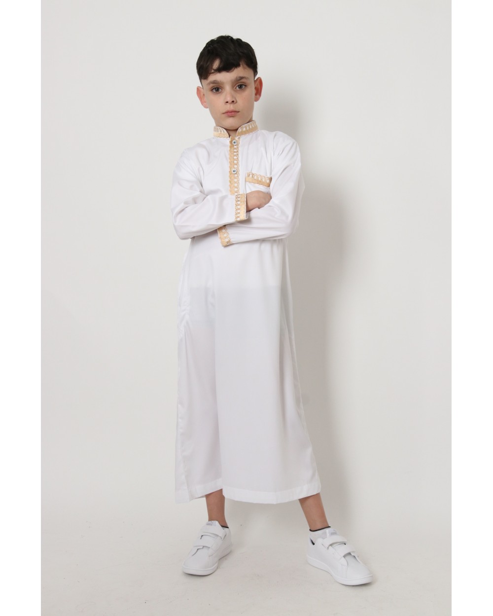 Long white thobe Dubai with golden embroidered collar for boy