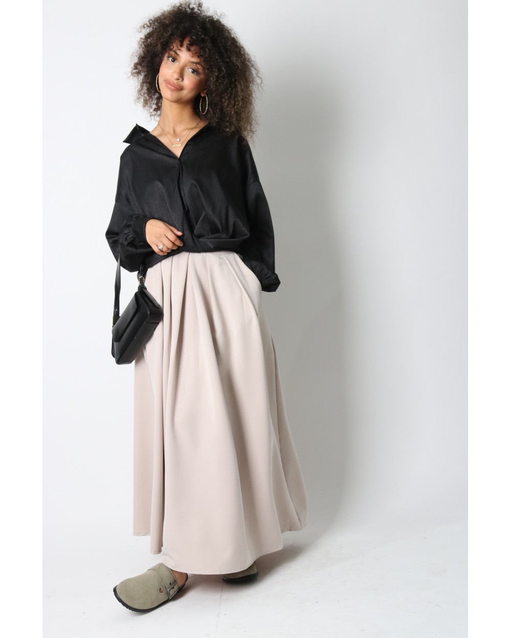 Elegant skirt with flared pleats