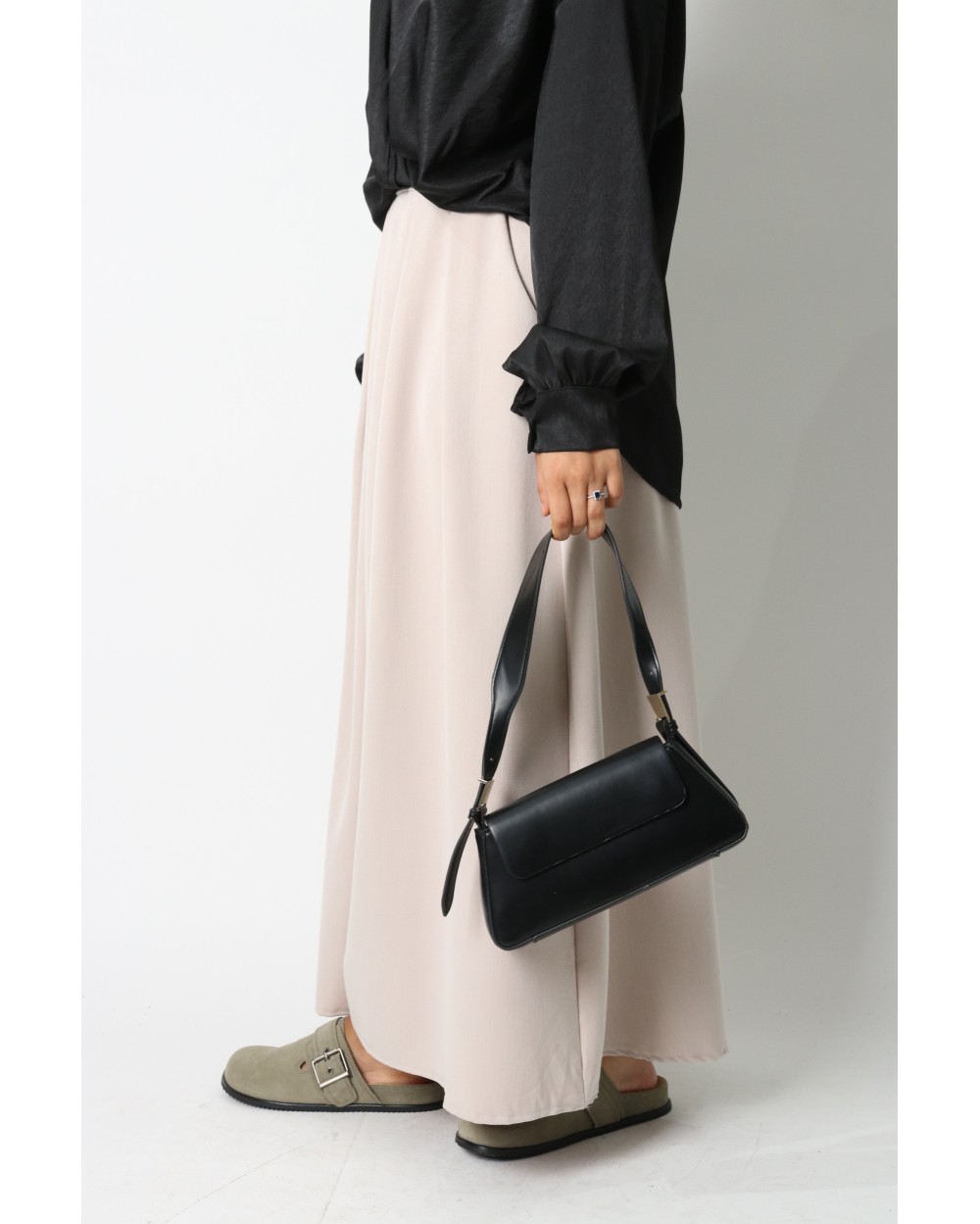 Elegant skirt with flared pleats
