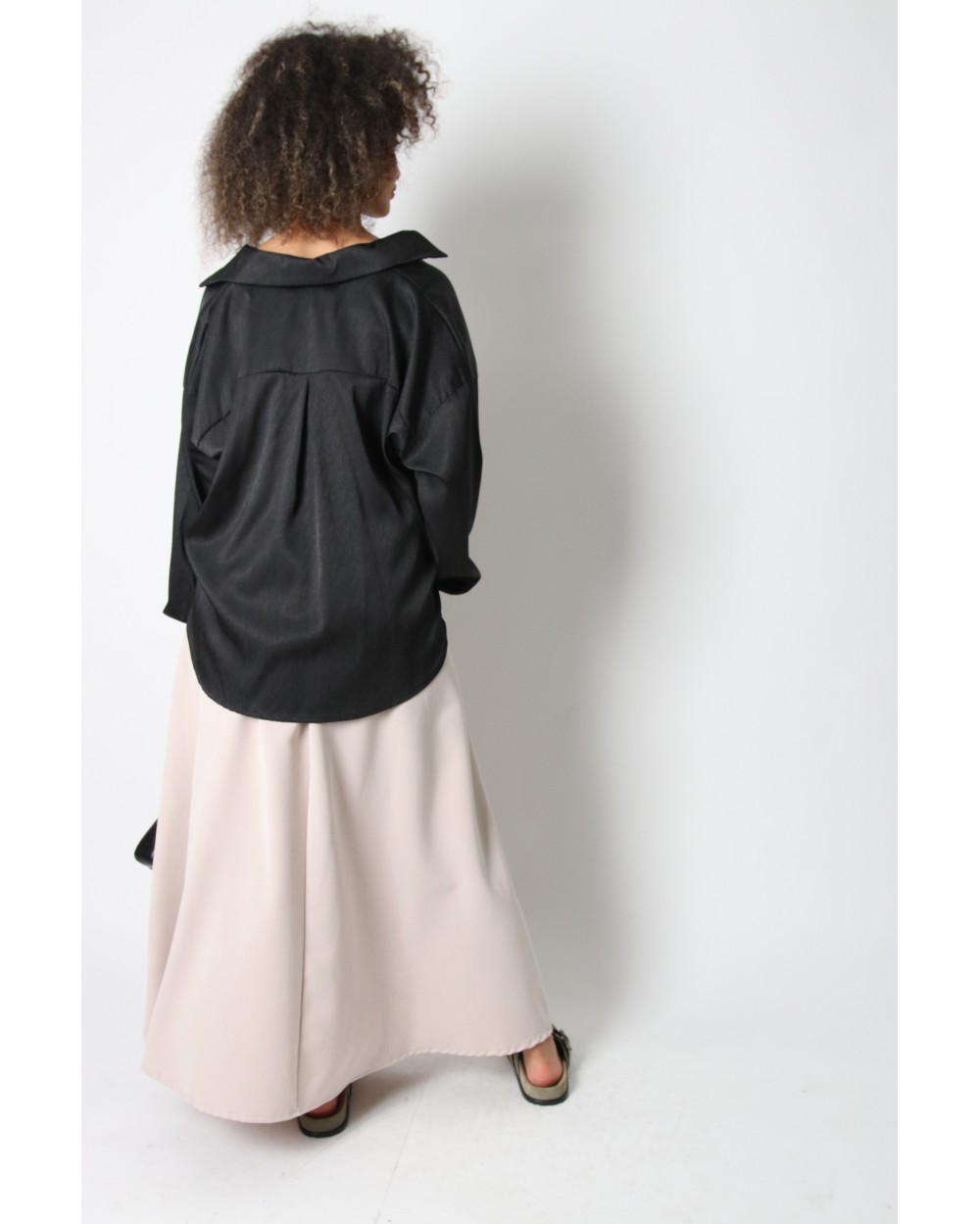 Elegant skirt with flared pleats